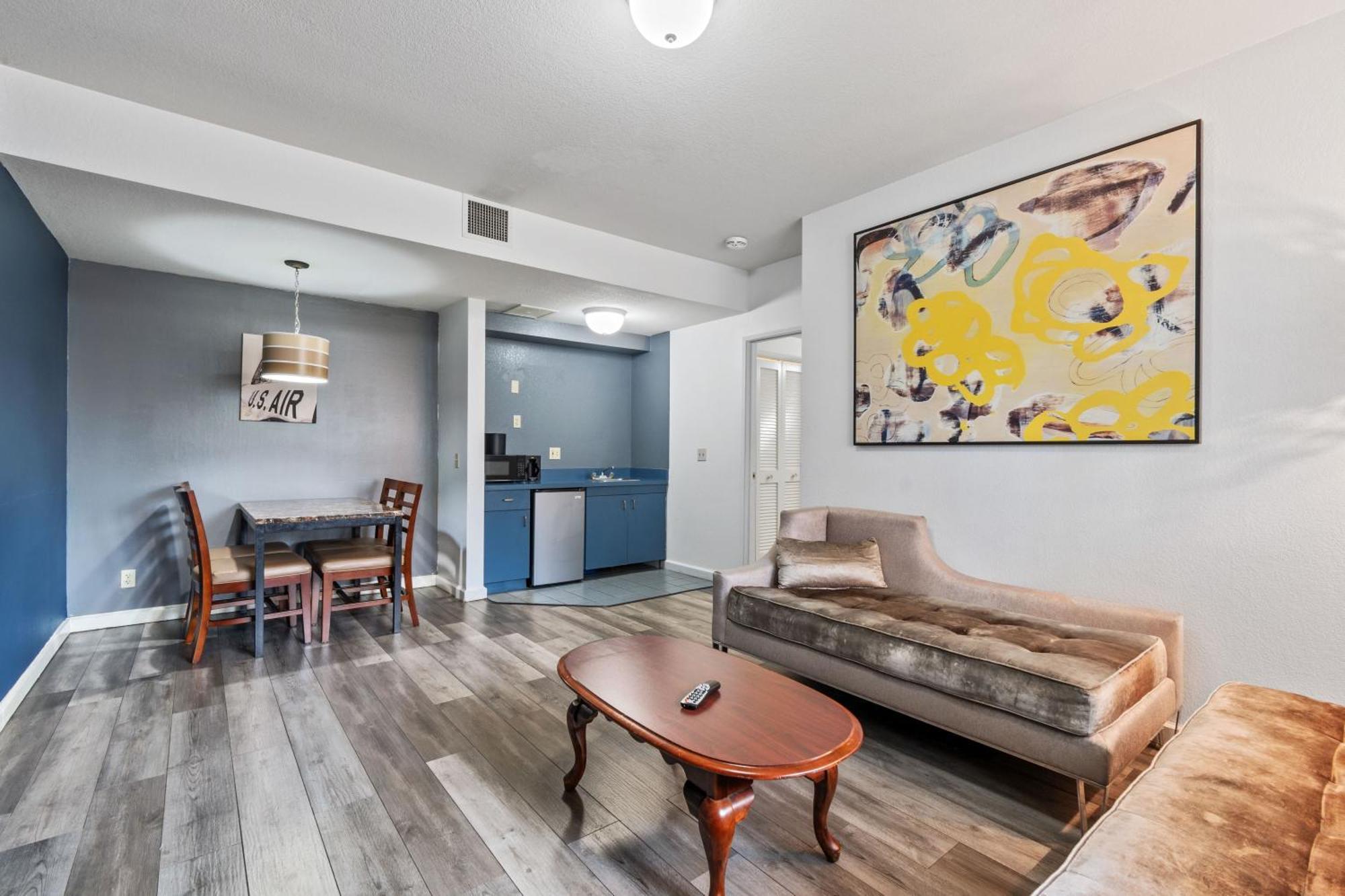 Lions Gate Hotel McClellan Bagian luar foto